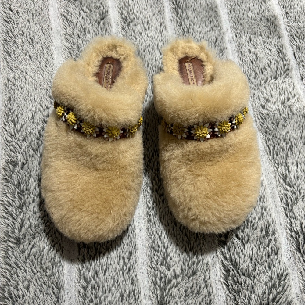 FABRIZIO VITI SHEARLING DAISY MULES & CLOGS. SIZE 6.5